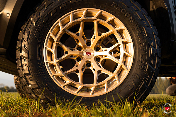 Фото дисков Vossen LC3-01T Глянцевая шампань на Ram 1500 V