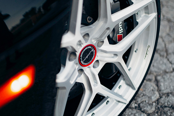 Фото дисков Brixton Forged WR7 Глянцевый лак на Audi R8 (4S)