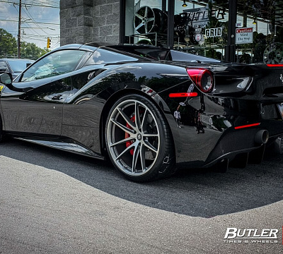 Фото дисков HRE P104 на Ferrari 488