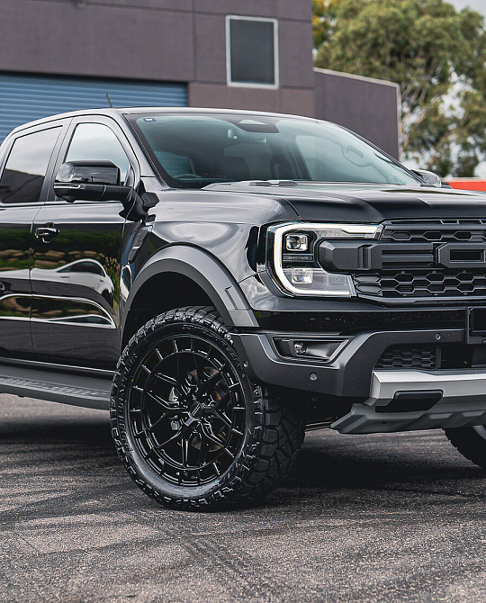 Фото дисков HFX-1 (6-Lug) Черный глянец на Ford Ranger T6.2