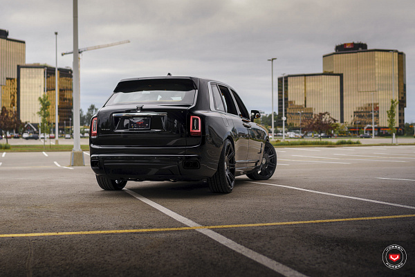 Фото дисков NOVITEC SP2 Черный глянец на Rolls-Royce Cullinan