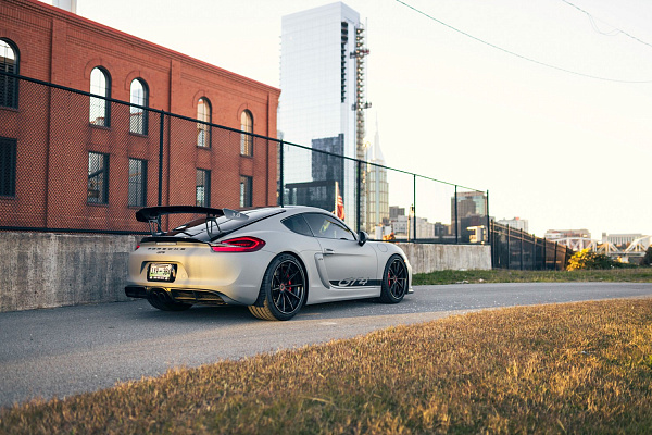 Фото дисков Brixton Forged R11-R Черный сатин на Porsche Cayman II
