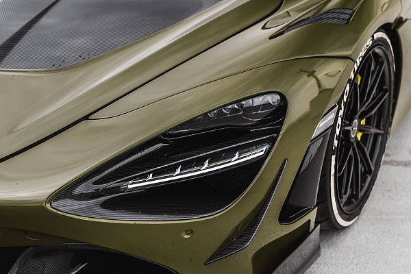 Фото дисков Brixton Forged R11-R Черный глянец на McLaren 720S