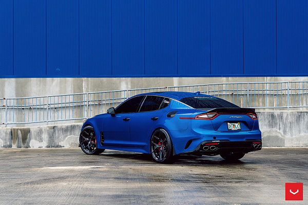 Фото дисков Vossen HF-5 Черный глянец на Kia Stinger
