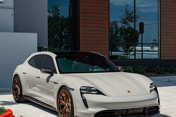 Фото дисков HRE S111SC Сатиновая темная медь на Porsche Taycan I