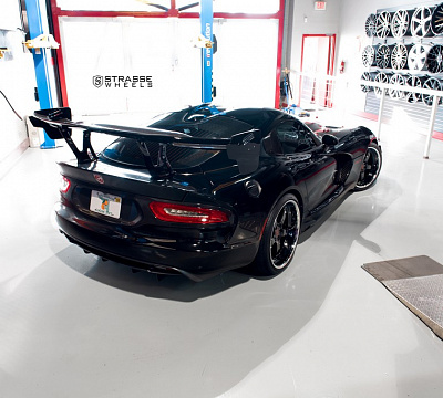 Фото дисков Strasse Wheels S5 Signature на Dodge Viper