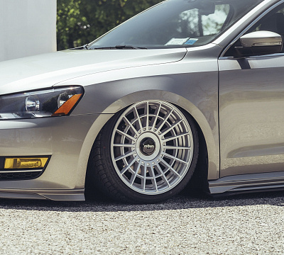 Фото дисков Rotiform LAS-R на Volkswagen Passat B8