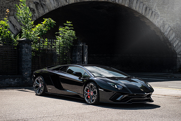 Фото дисков Kahn Type 53 Алмазная проточка на Lamborghini Aventador