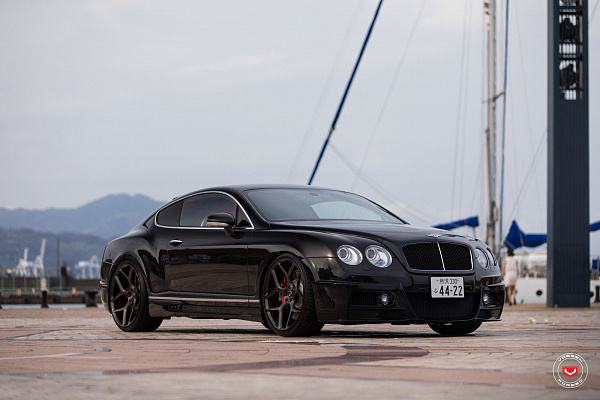 Фото дисков Vossen CG-205 Черный глянец на Bentley Continental GT II