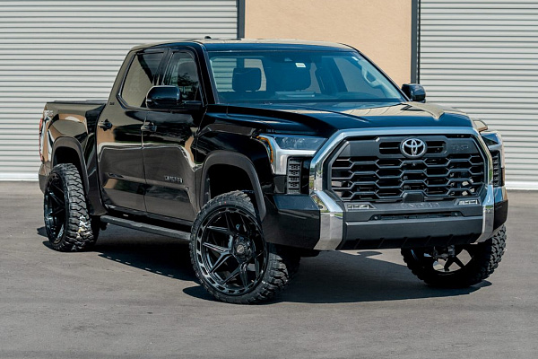 Фото дисков 4PLAY 4P55 Черный глянец на Toyota Tundra III