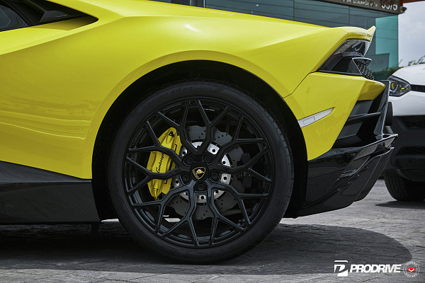 Фото дисков Vossen S17-01 Черный глянец на Lamborghini Huracan