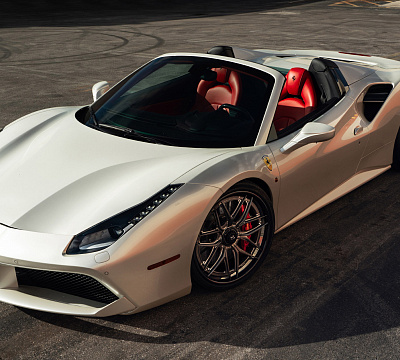 Фото дисков 1886 Wheels XR004 на Ferrari 488