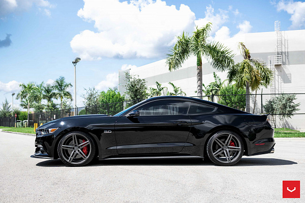 Фото дисков Vossen CV5 Сатиновый графит на Ford Mustang VI