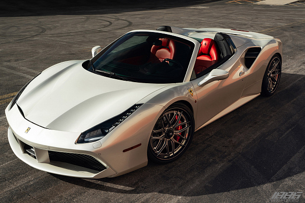 Фото дисков 1886 Wheels XR004 Сатиновый графит на Ferrari 488