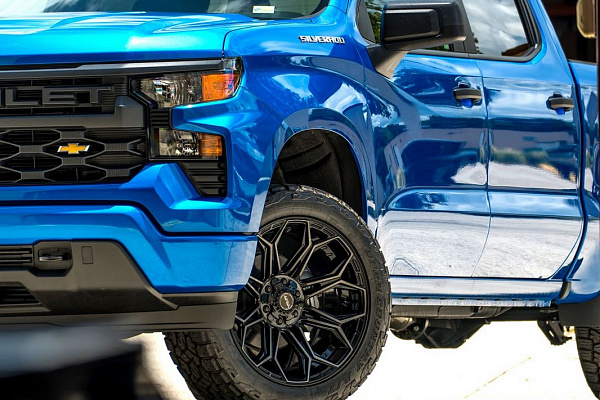 Фото дисков 4PLAY 4P83 Черный глянец на Chevrolet Silverado IV