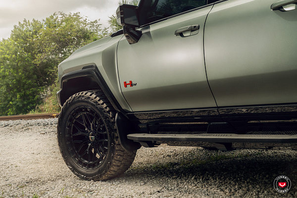 Фото дисков Vossen LC3-01 Черный глянец на GMC Hummer EV