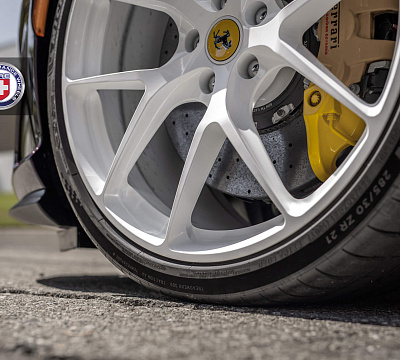 Фото дисков HRE P101 на Ferrari 812