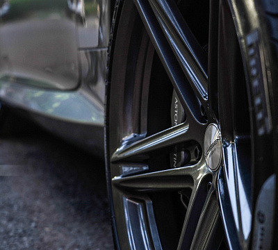 Фото дисков Vossen VFS-5 на Aston Martin DB 9 