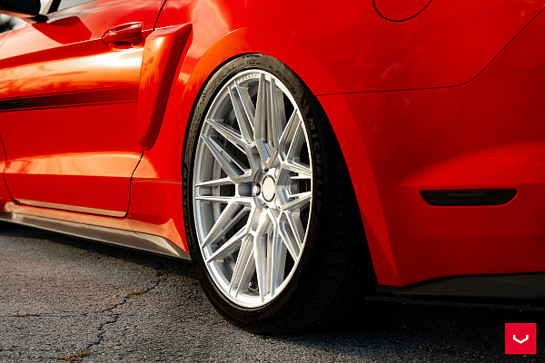 Фото дисков Vossen HF-7 Серебро на Ford Mustang VI