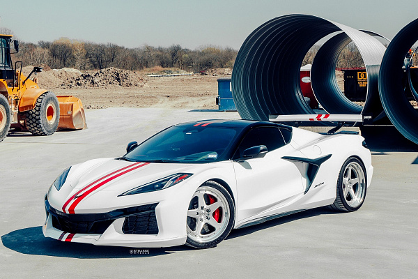 Фото дисков Strasse Wheels S5 Track Глянцевый лак на Chevrolet Corvette C8