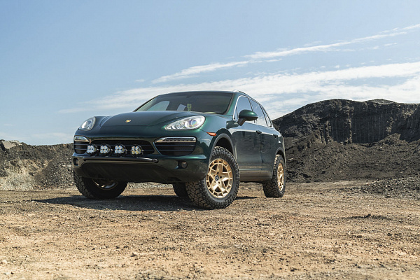Фото дисков Black Rhino CORSICA Сатиновая шампань на Porsche Cayenne II