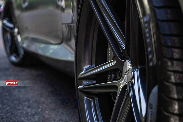 Фото дисков Vossen VFS-5 Глянцевый графит на Aston Martin DB 9 