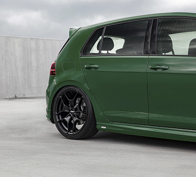 Фото дисков Rotiform HUR на Volkswagen Golf VII