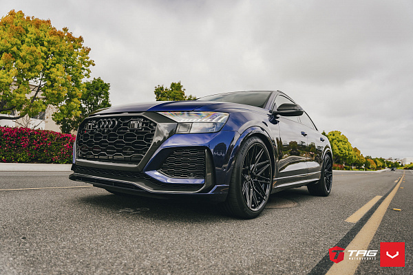 Фото дисков Vossen HF-7 Черный глянец на Audi Q8