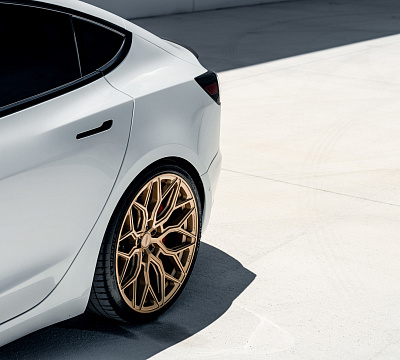 Фото дисков Vossen HF-2 на Tesla Model 3
