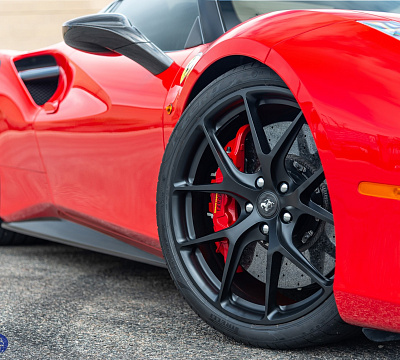 Фото дисков HRE P101 на Ferrari 488