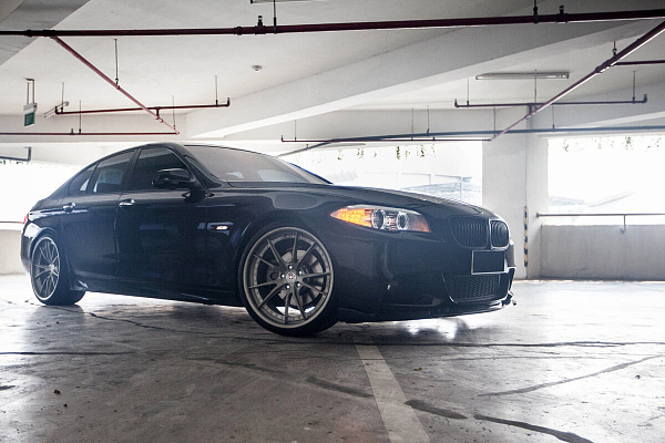 Фото дисков HRE S104 Сатиновый тонированный лак на BMW 5/M5 (F10)