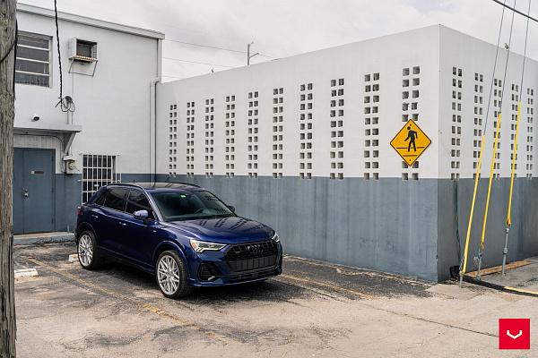 Фото дисков Vossen HF-7 Серебро на Audi Q3 (F3)