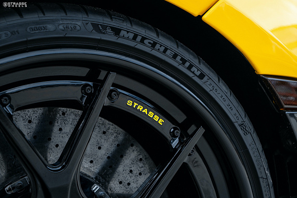 Фото дисков Strasse Wheels SM5R Deep Concave FS Черный глянец на McLaren 720S