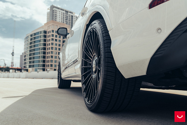 Фото дисков Vossen HF-8 Черный глянец на Audi Q7 (4M)