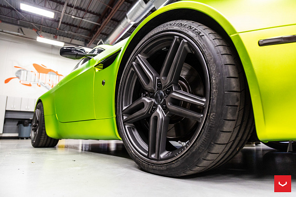Фото дисков Vossen HF-1 Сатиновый графит на Aston Martin Vantage 3