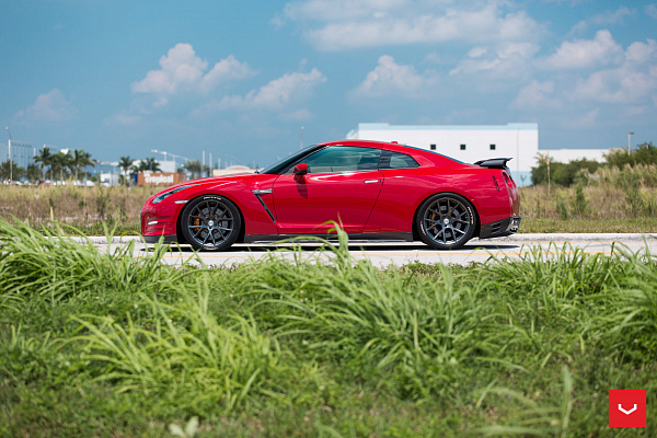Фото дисков Vossen VFS-6 Глянцевый графит на Nissan GT-R