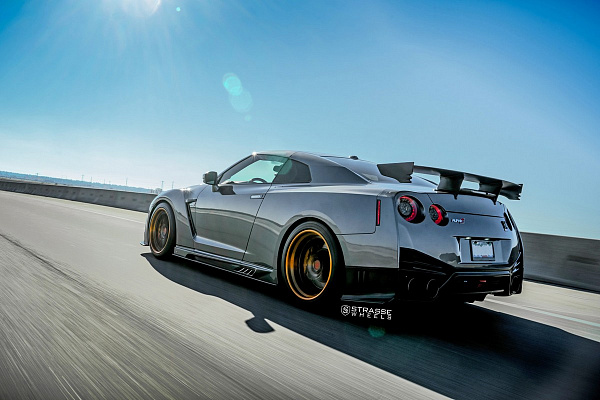 Фото дисков Strasse Wheels SM5R Deep Concave FS Другой цвет на Nissan GT-R