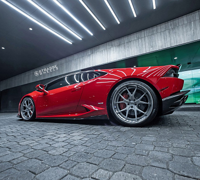 Фото дисков Strasse Wheels SM5R Deep Concave FS на Lamborghini Huracan