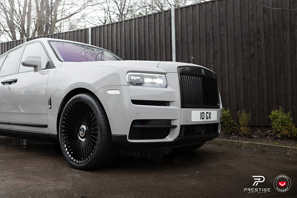 Фото дисков Vossen S17-16 Черный глянец на Rolls-Royce Cullinan