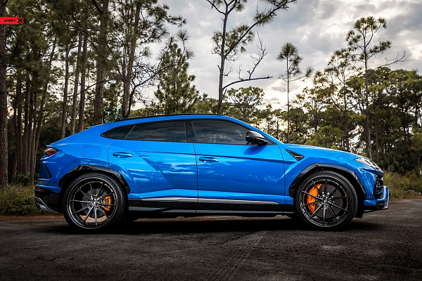 Фото дисков Anrky AN38 Глянцевый темный лак на Lamborghini Urus