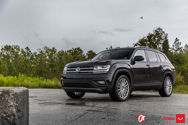 Фото дисков Vossen VFS-2 Серебро на Volkswagen Atlas