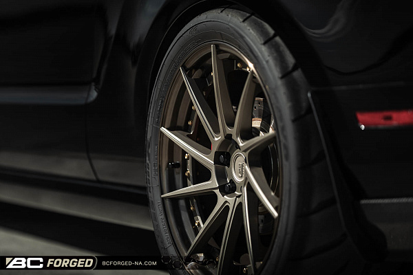 Фото дисков BC Forged HCA210 Сатиновая бронза на Ford Mustang V