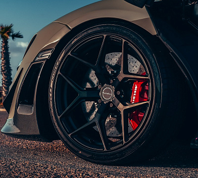 Фото дисков Brixton Forged PF7 на McLaren 720S