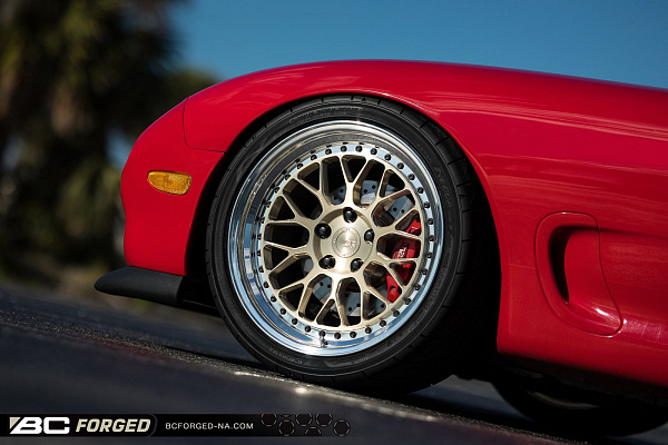 Фото дисков BC Forged LE81 // MLE81 Глянцевая шампань на Mazda RX-7 III