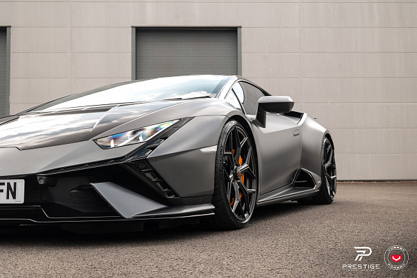 Фото дисков NOVITEC NL4 Черный глянец на Lamborghini Huracan