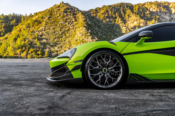 Фото дисков Brixton Forged PF14 R / RS Сатиновый темный лак на McLaren 600