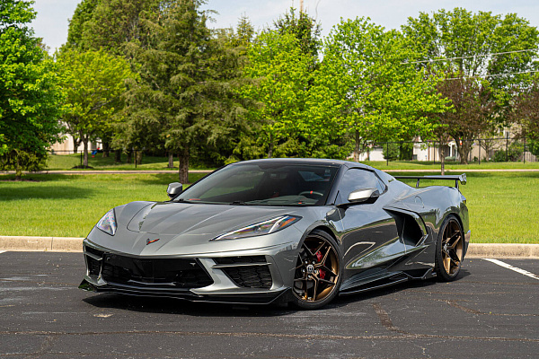 Фото дисков HRE FF11 Глянцевое темное золото на Chevrolet Corvette C8
