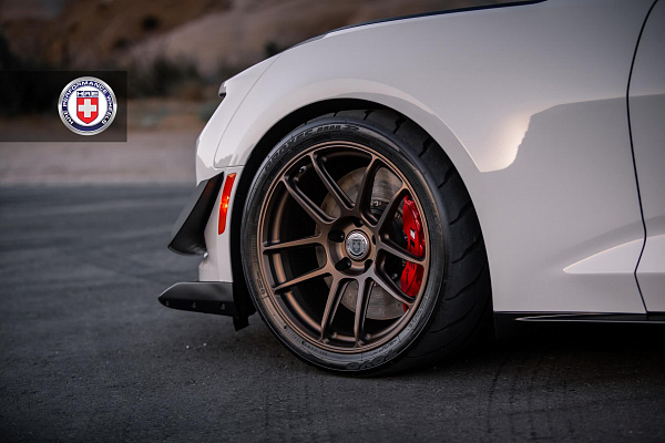Фото дисков HRE RC104 Сатиновая бронза на Chevrolet Camaro VI