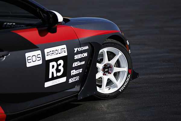 Фото дисков Motegi Racing MR154 BATTLE Белый глянец на Toyota GR86