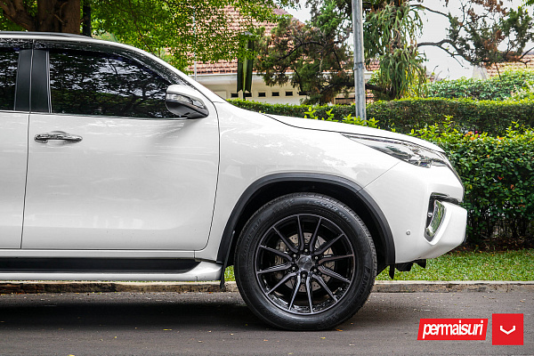 Фото дисков Vossen HF6-1 Алмазная проточка на Toyota Fortuner II